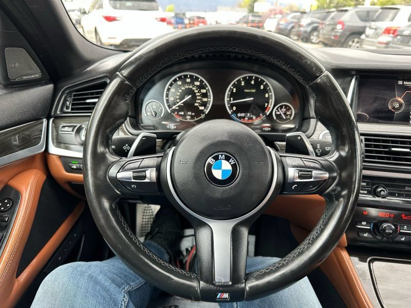 Used 2015 BMW 550i Sedan RWD image 16