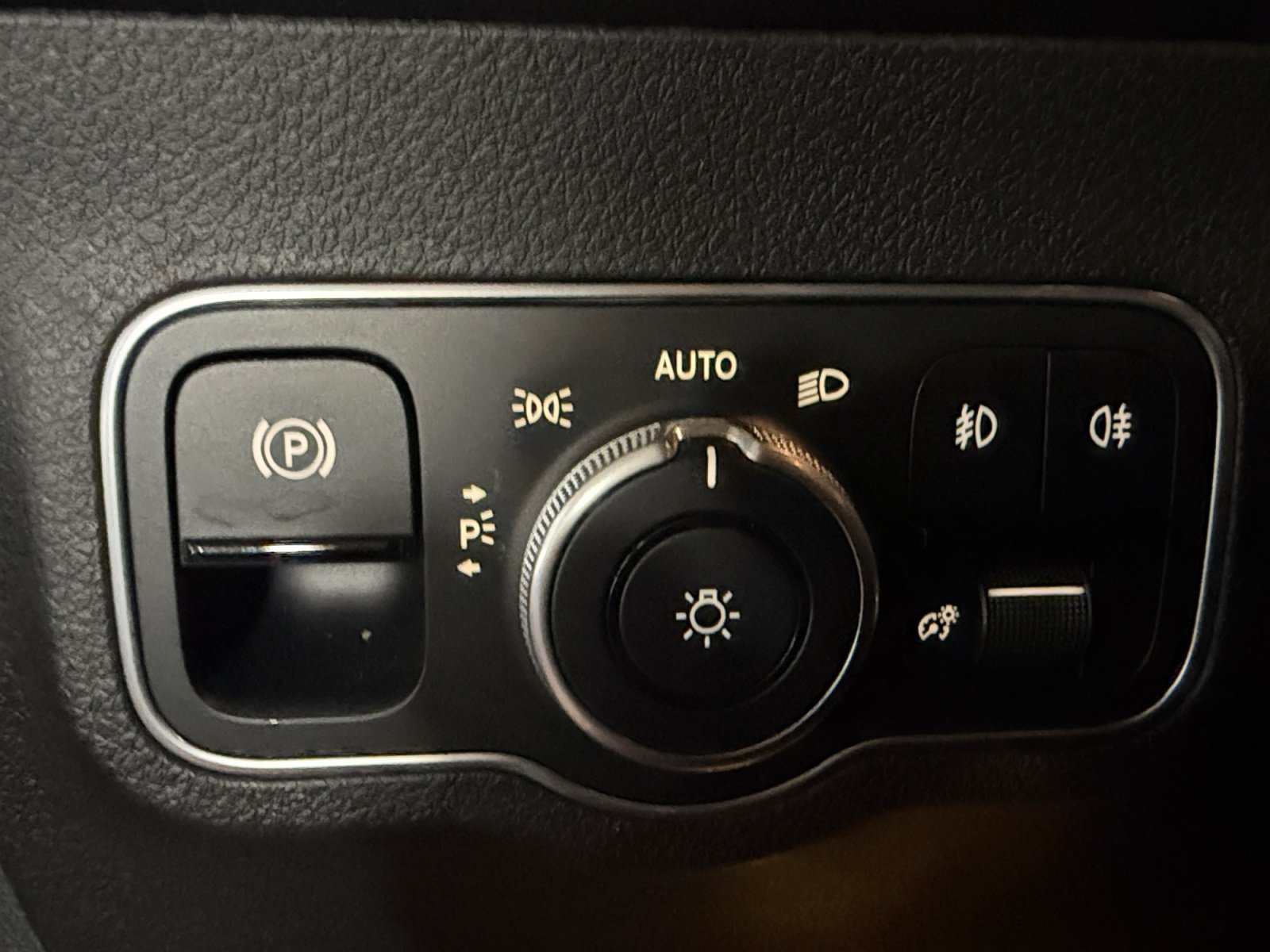 Used 2026 Mercedes-Benz GLB 250 image 23