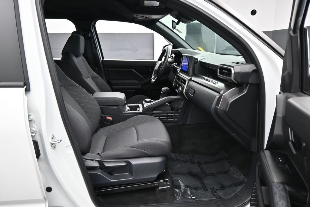 Used 2025 Toyota Tacoma SR5 AWD/4WD image 41