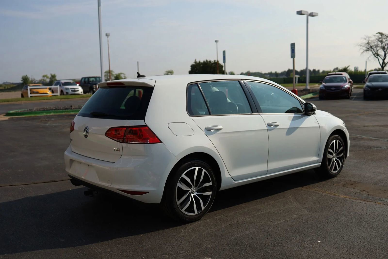 Used 2016 Volkswagen Golf SE image 5