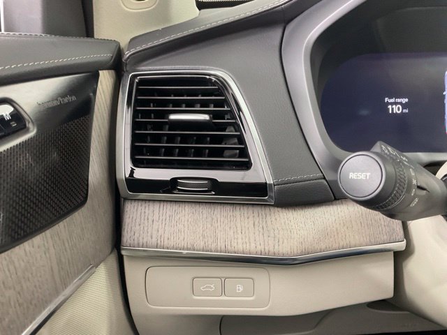 Certified 2024 Volvo XC90 T8 Ultimate AWD/4WD image 26
