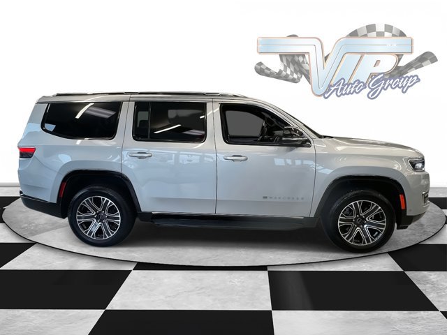 Used 2025 Jeep Wagoneer 4WD image 4