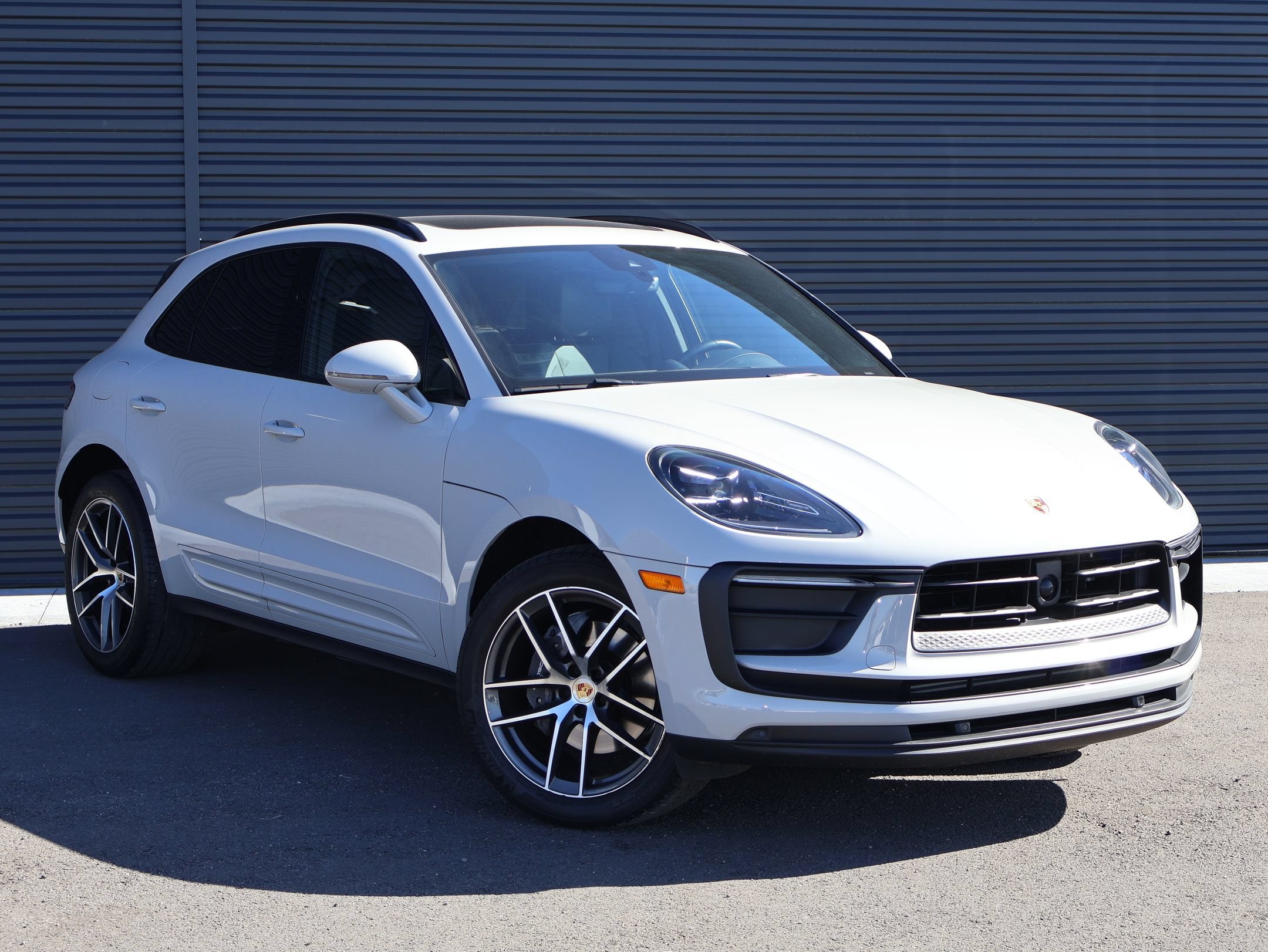 Certified 2024 Porsche Macan AWD/4WD image 8