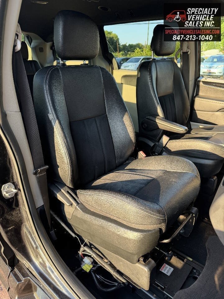 Used 2018 Dodge Grand Caravan SXT FWD image 32
