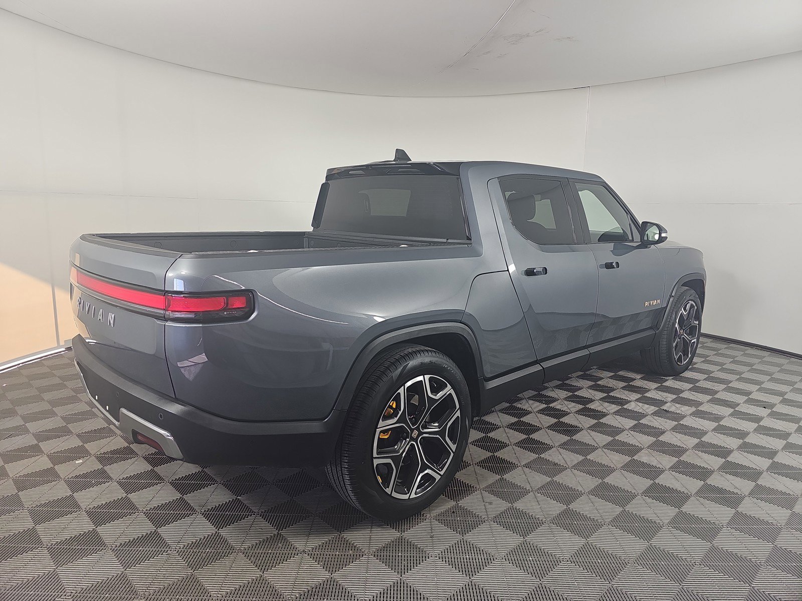 Used 2022 Rivian R1T Adventure AWD/4WD image 5