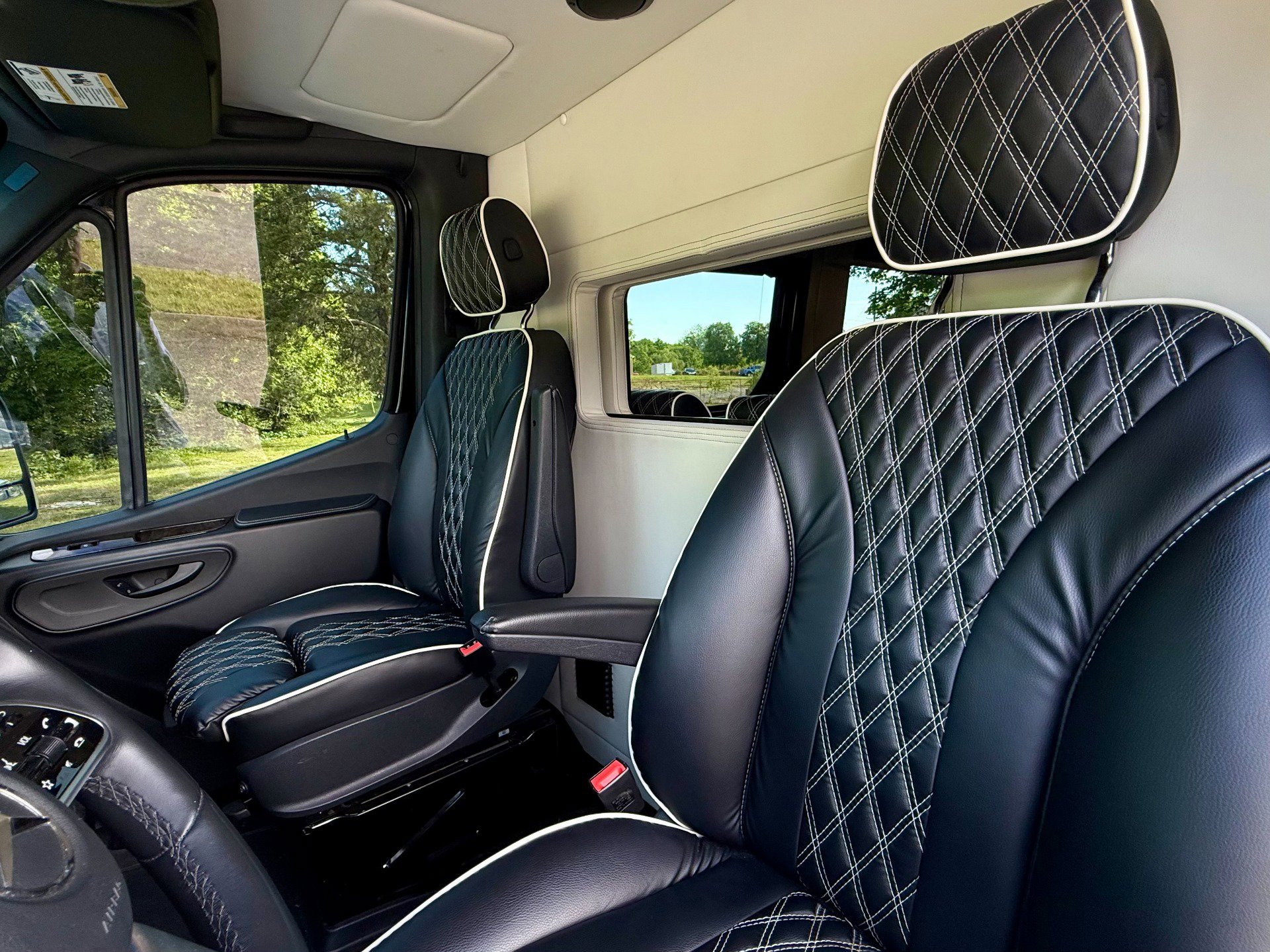 Used 2022 Mercedes-Benz Sprinter 2500 w/ Parking Package image 11