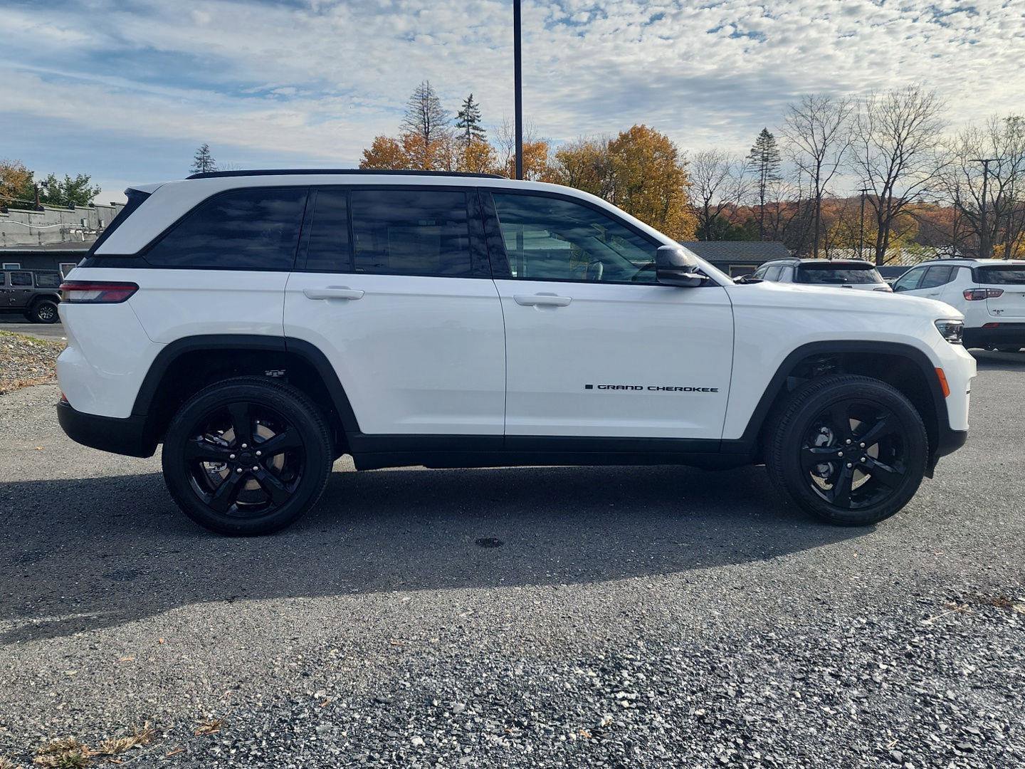 New 2025 Jeep Grand Cherokee Altitude image 4