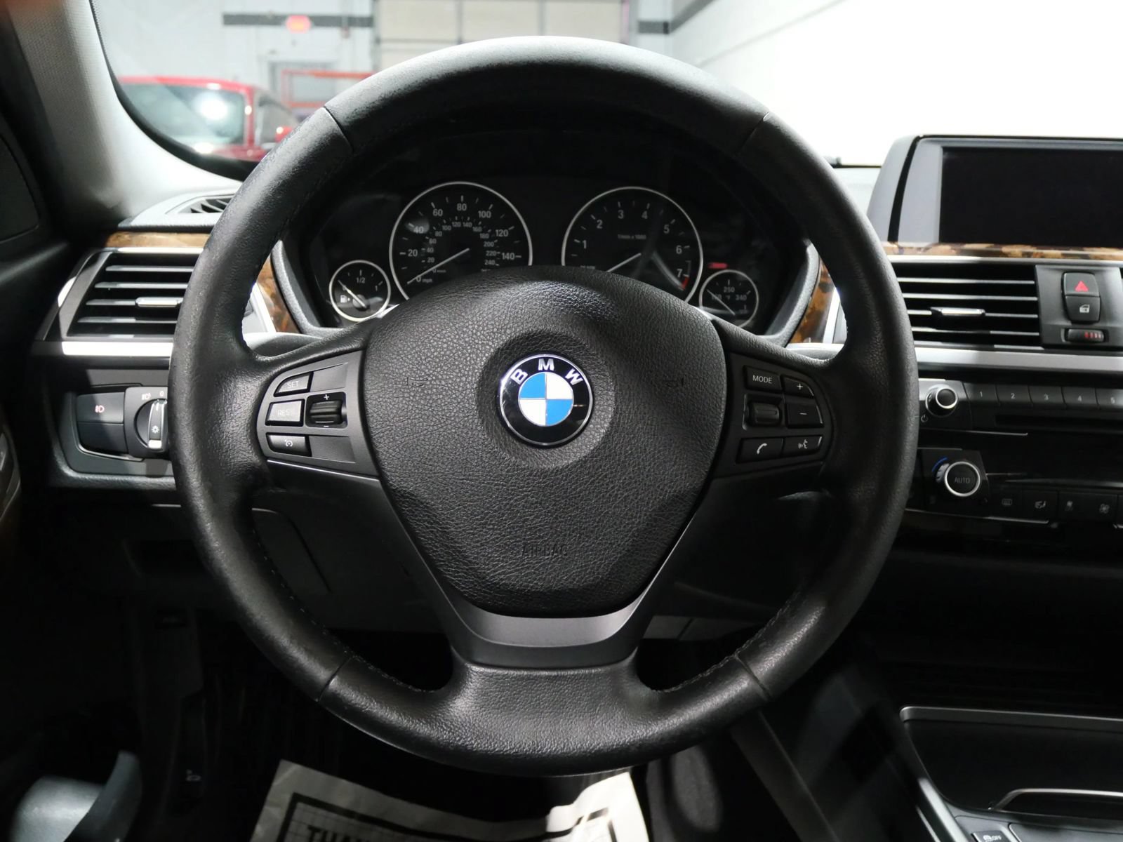 Used 2016 BMW 320i xDrive Sedan AWD/4WD image 15