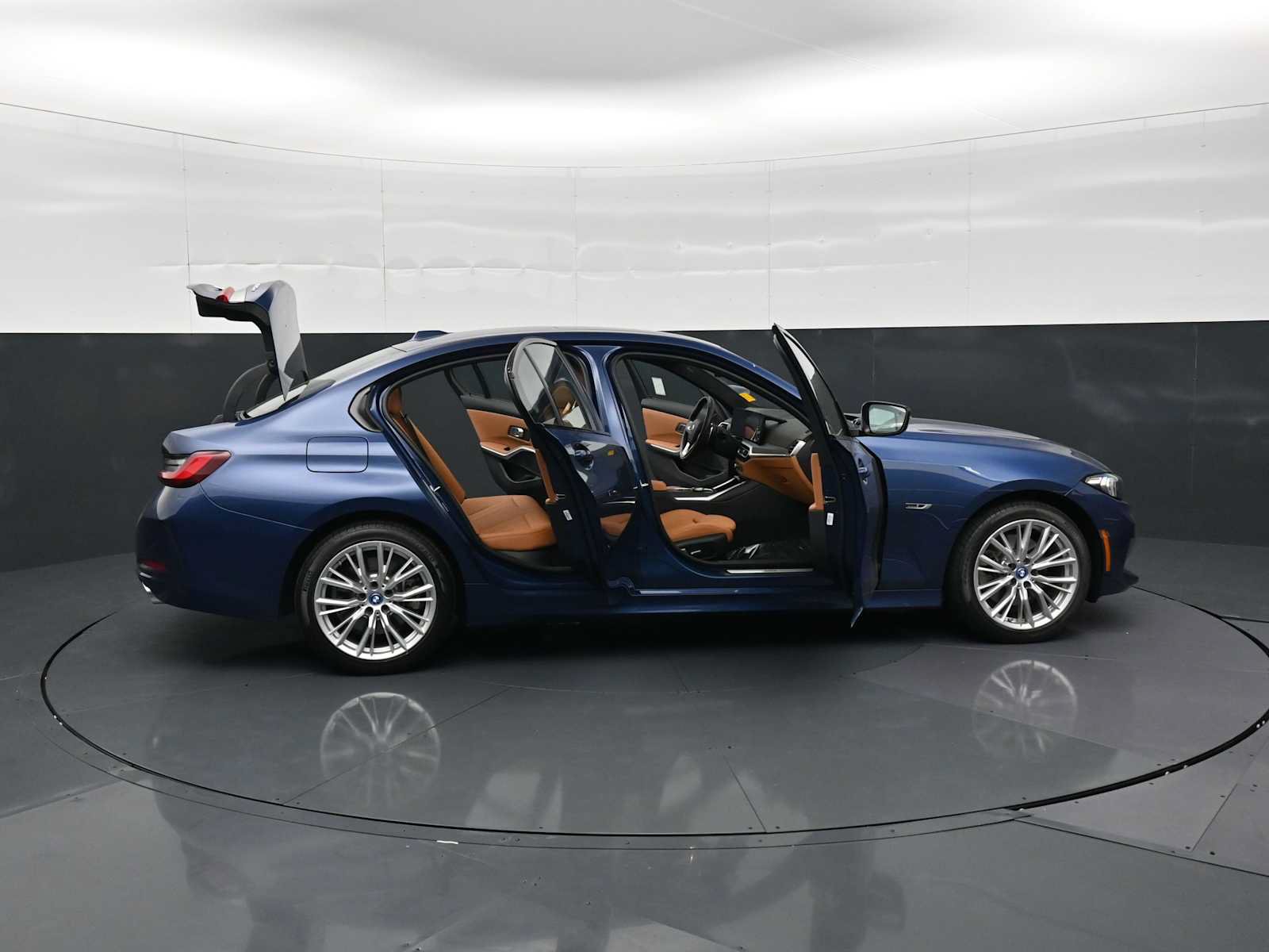 Used 2023 BMW 330e xDrive w/ Driving Assistance Package AWD/4WD image 35