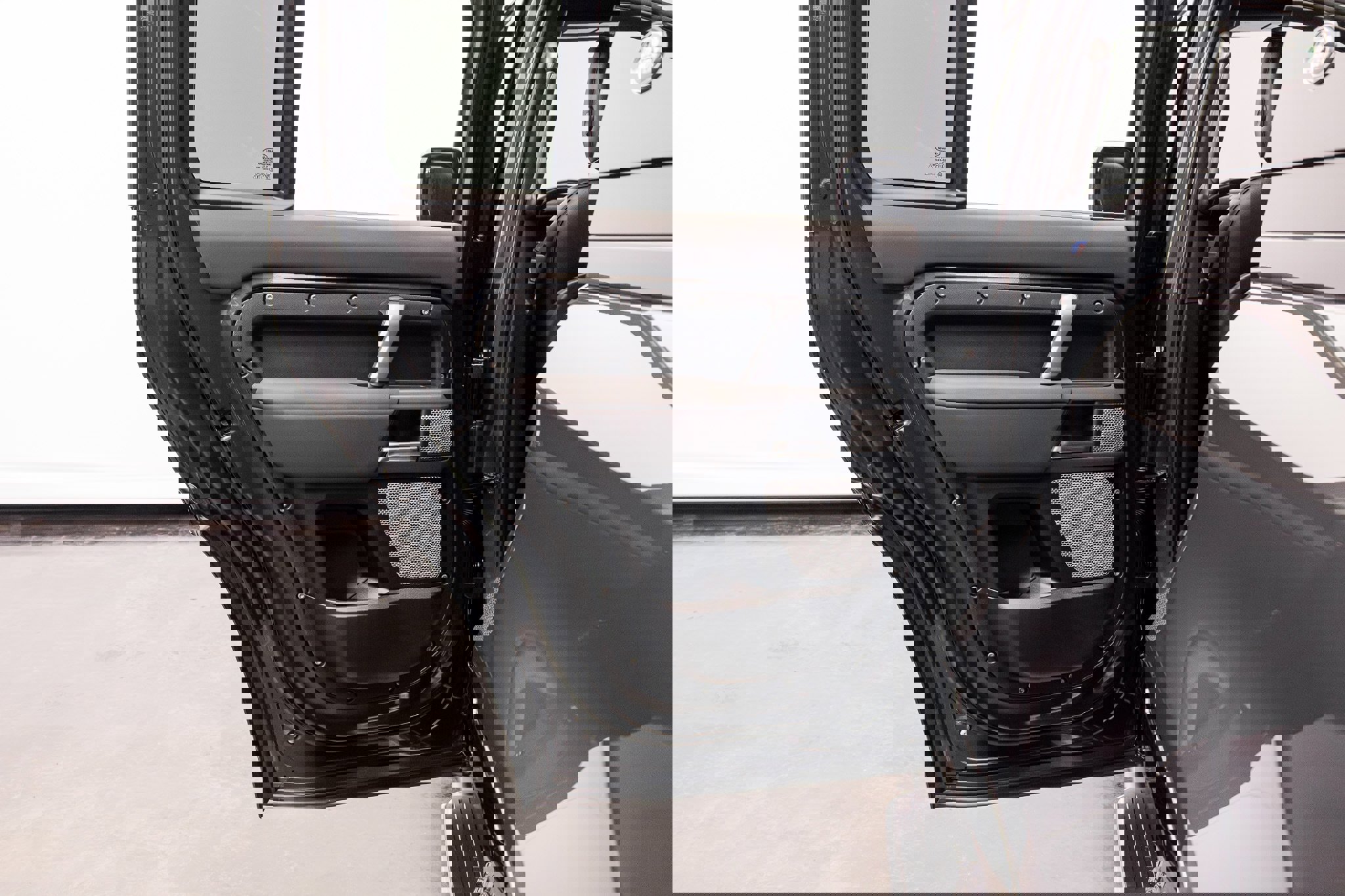 Used 2023 Land Rover Defender 130 X-Dynamic SE AWD/4WD image 39