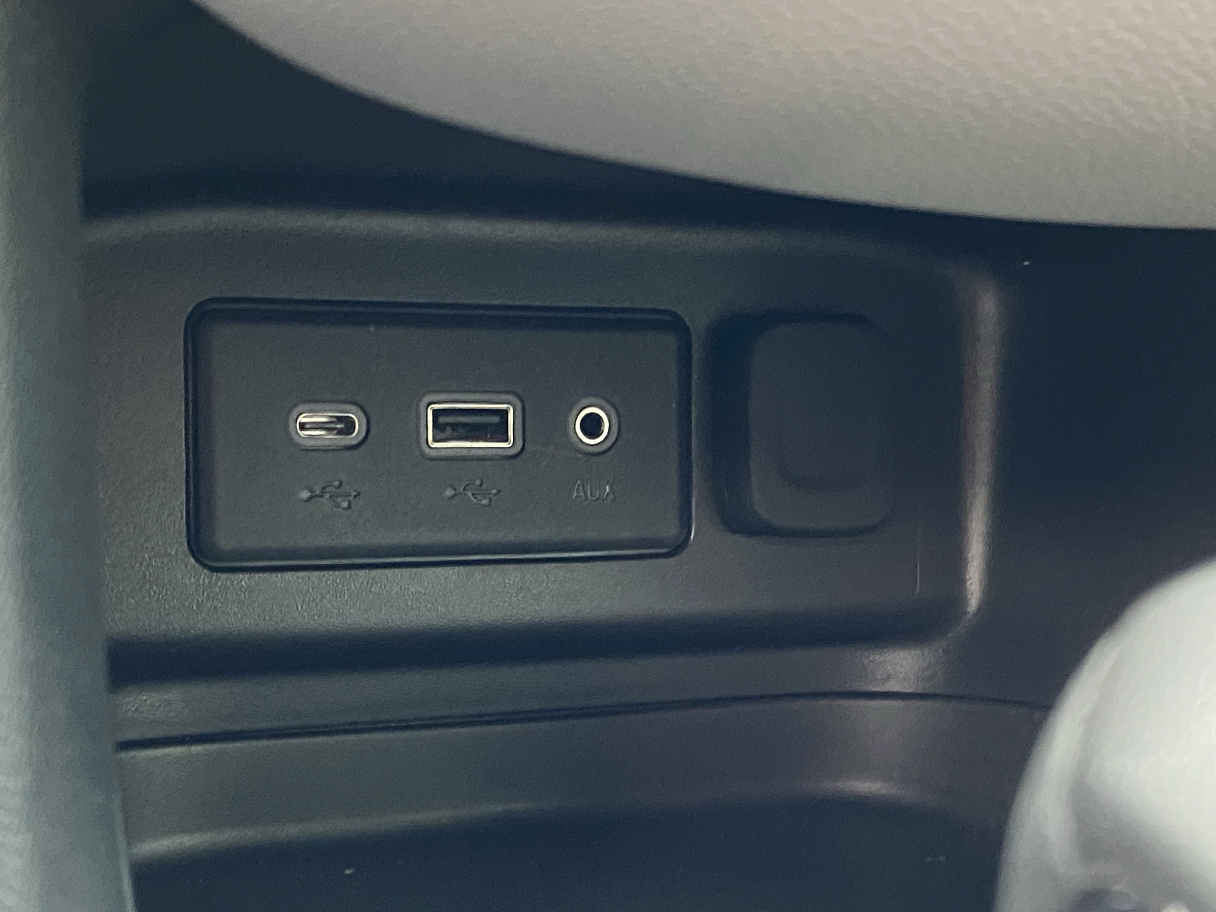 Used 2023 Chevrolet Equinox LS image 21
