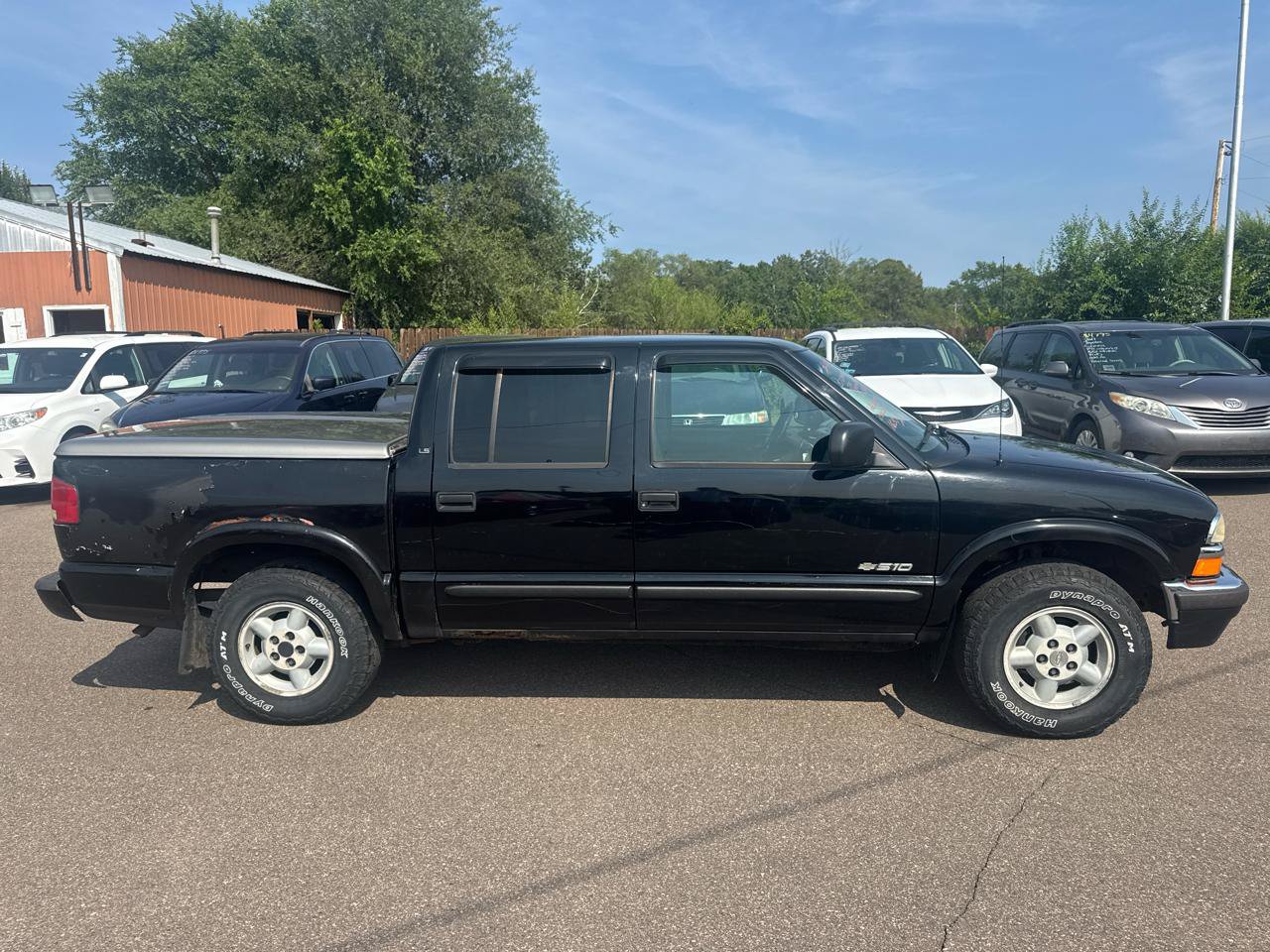 Used 2001 Chevrolet S10 Pickup LS w/ Cold-Climate Pkg AWD/4WD image 4