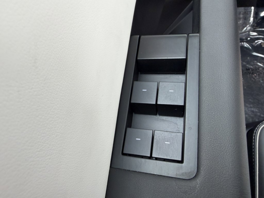 Used 2024 Tesla Cybertruck AWD Crew Cab image 33