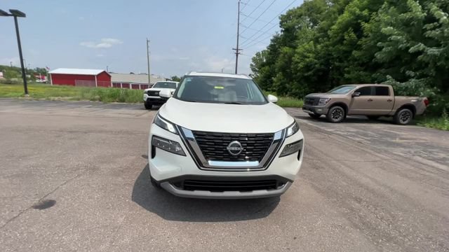Certified 2023 Nissan Rogue SV w/ SV Premium B Package AWD/4WD image 3