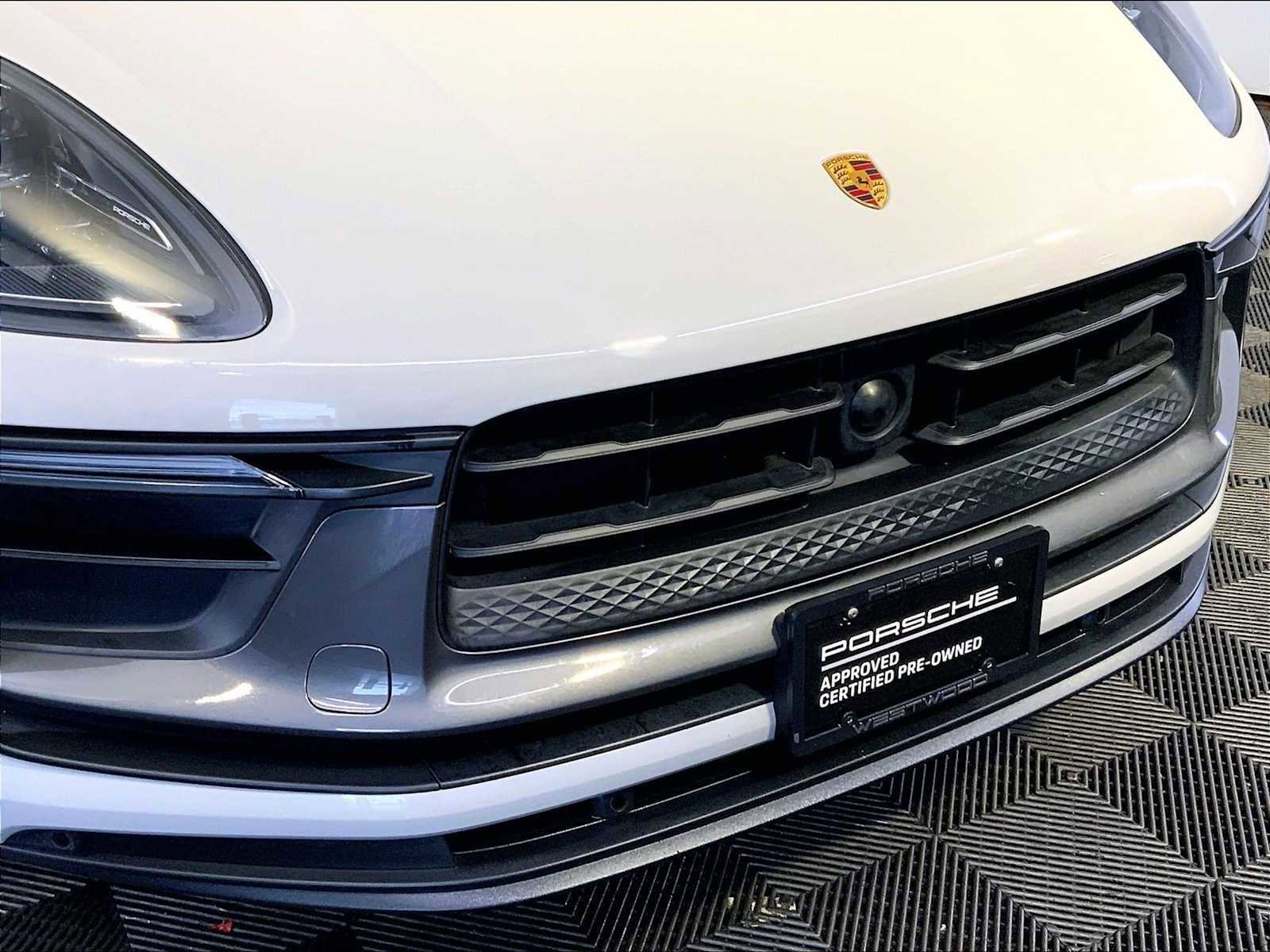 Certified 2023 Porsche Macan Turbo image 34