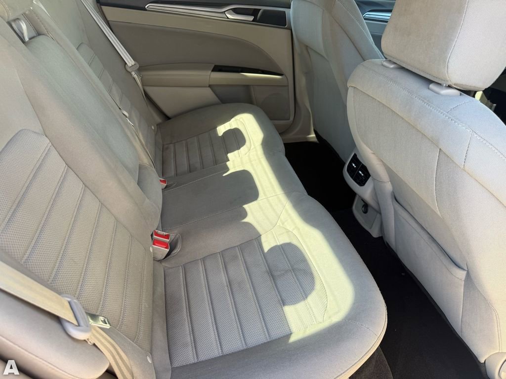 Used 2020 Ford Fusion SE FWD image 29