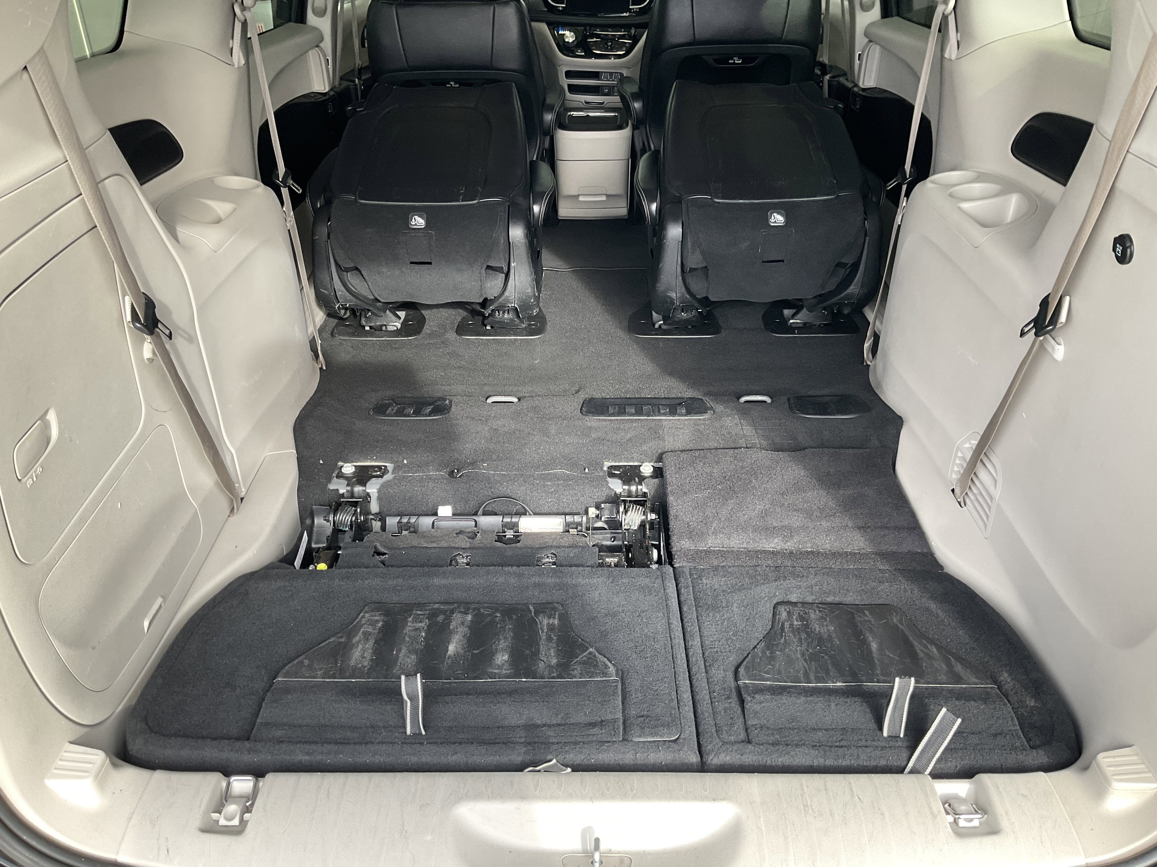 Used 2022 Chrysler Pacifica Touring-L FWD image 45