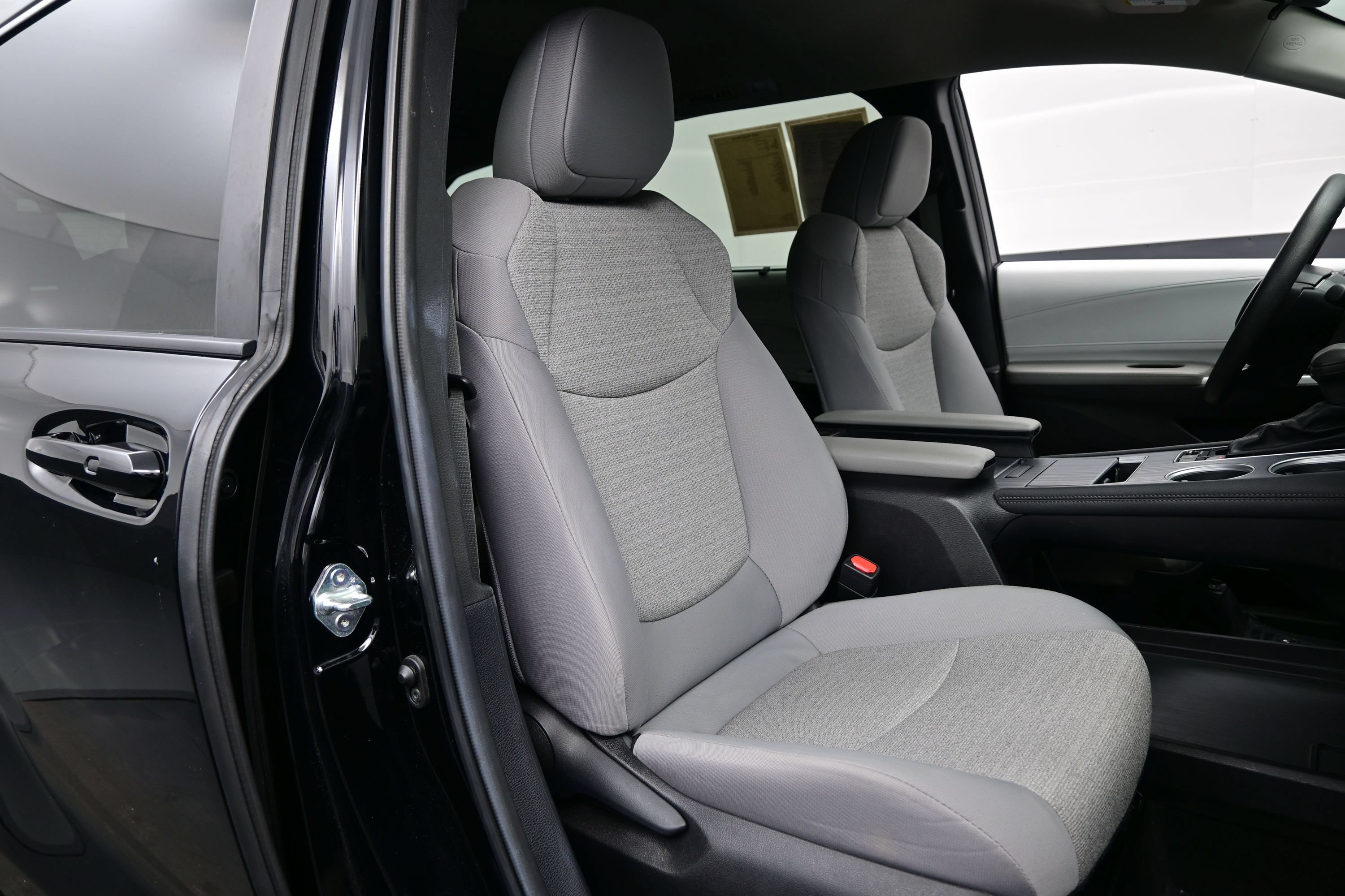 Used 2025 Toyota Sienna LE FWD image 14