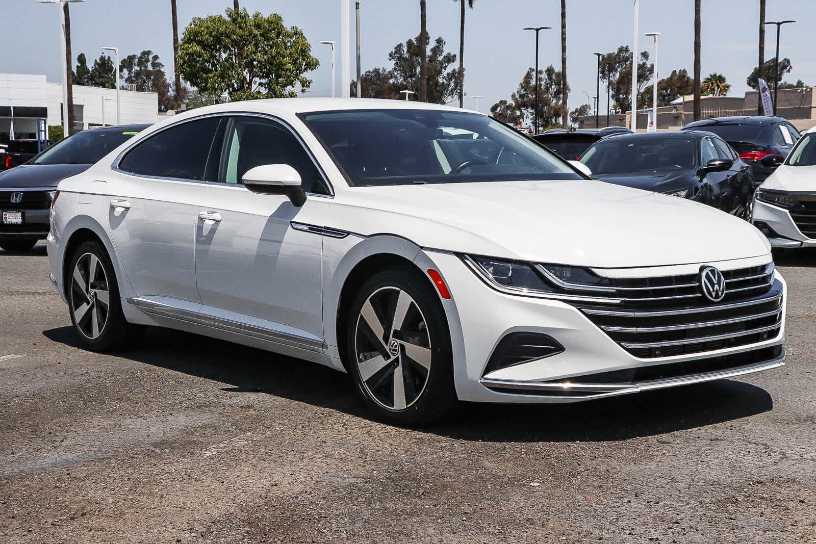 Used 2021 Volkswagen Arteon SE FWD image 3