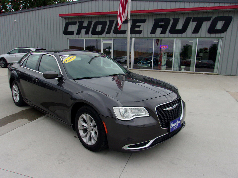 Used 2019 Chrysler 300 Touring image 1
