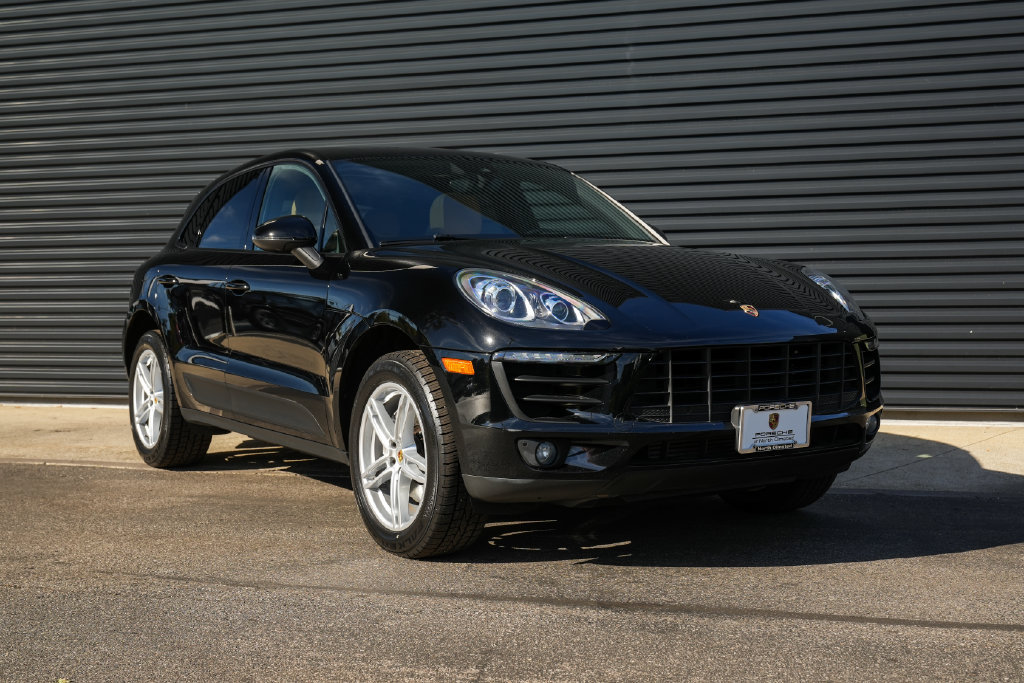 Certified 2018 Porsche Macan AWD/4WD image 39