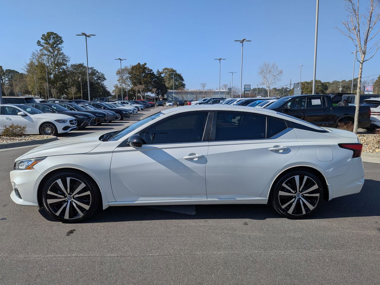 Used 2020 Nissan Altima 2.5 SR FWD image 6