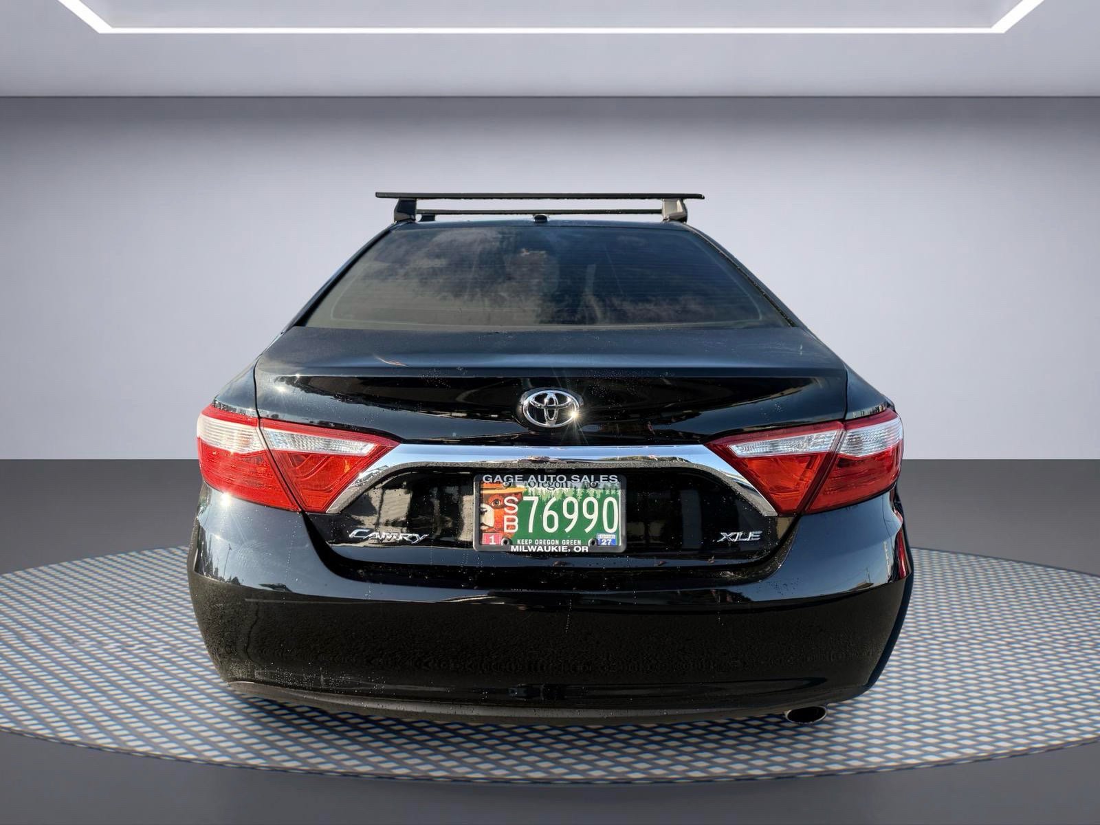 Used 2017 Toyota Camry XLE FWD image 4