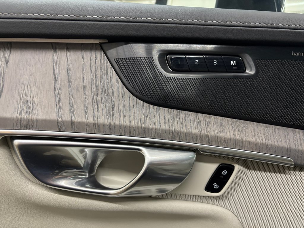Certified 2026 Volvo XC90 B6 Ultra AWD/4WD image 12