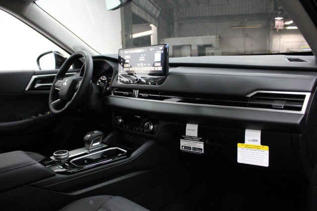 New 2026 Mitsubishi Outlander SE FWD image 17