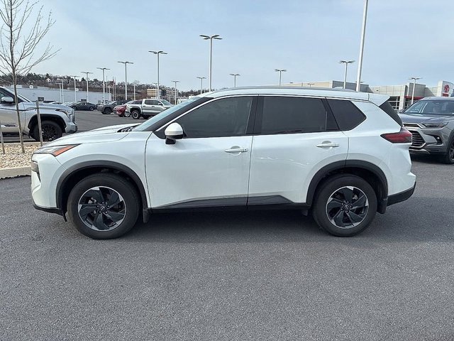 Used 2024 Nissan Rogue SV w/ SV Premium Package image 11