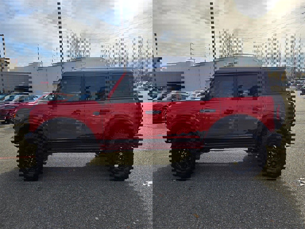 Used 2024 Ford Bronco Wildtrak image 8