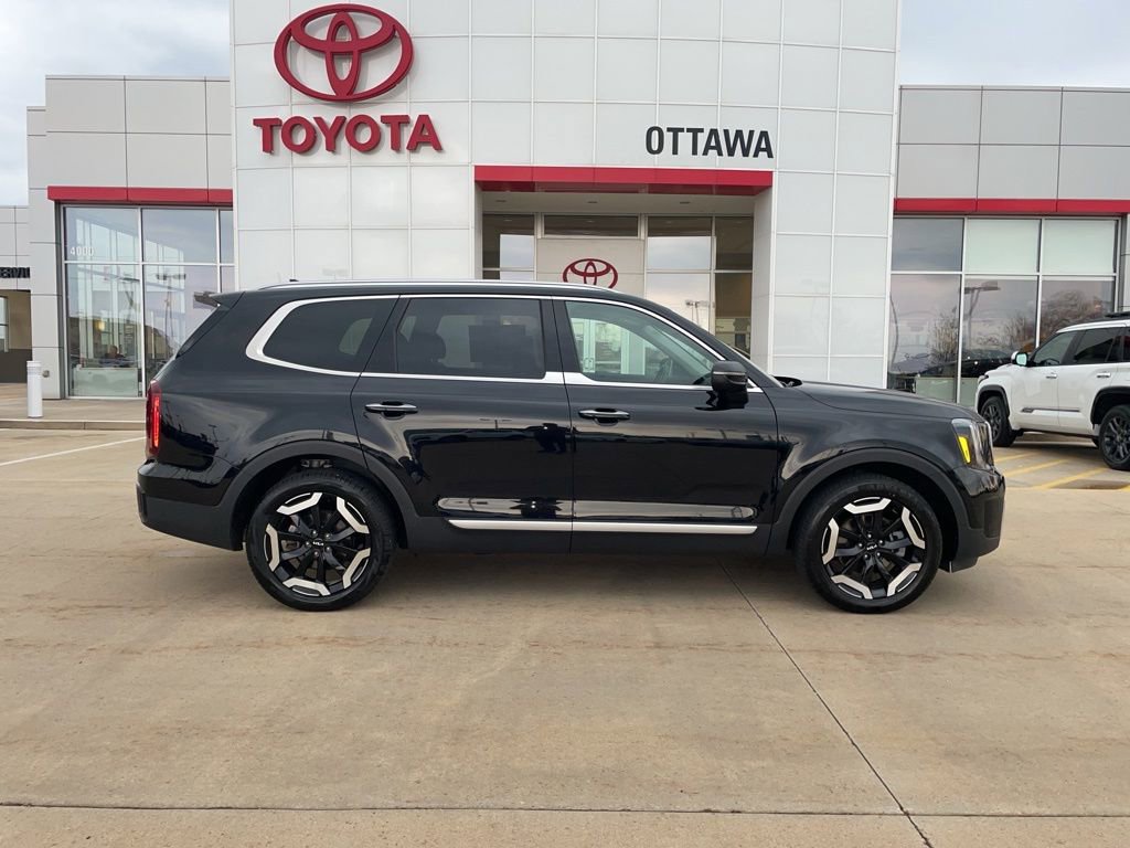 Used 2025 Kia Telluride S image 4