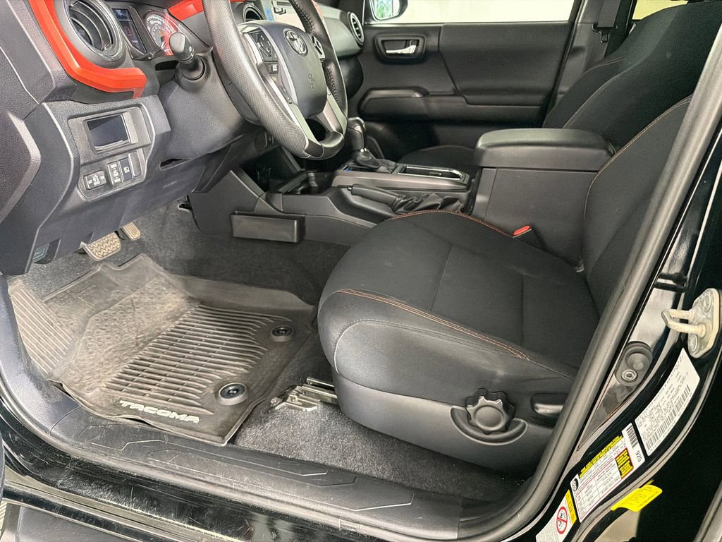 Used 2019 Toyota Tacoma TRD Off-Road image 10