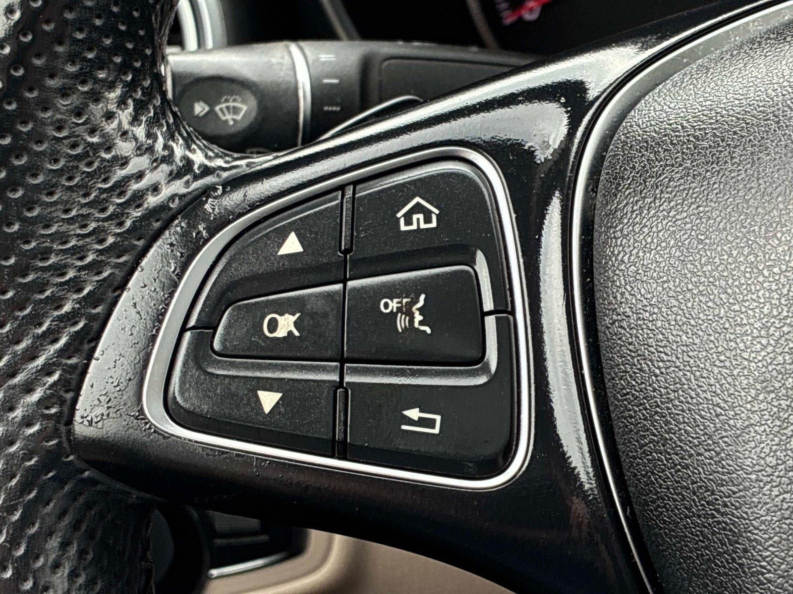 Used 2015 Mercedes-Benz C 300 4MATIC Sedan image 25