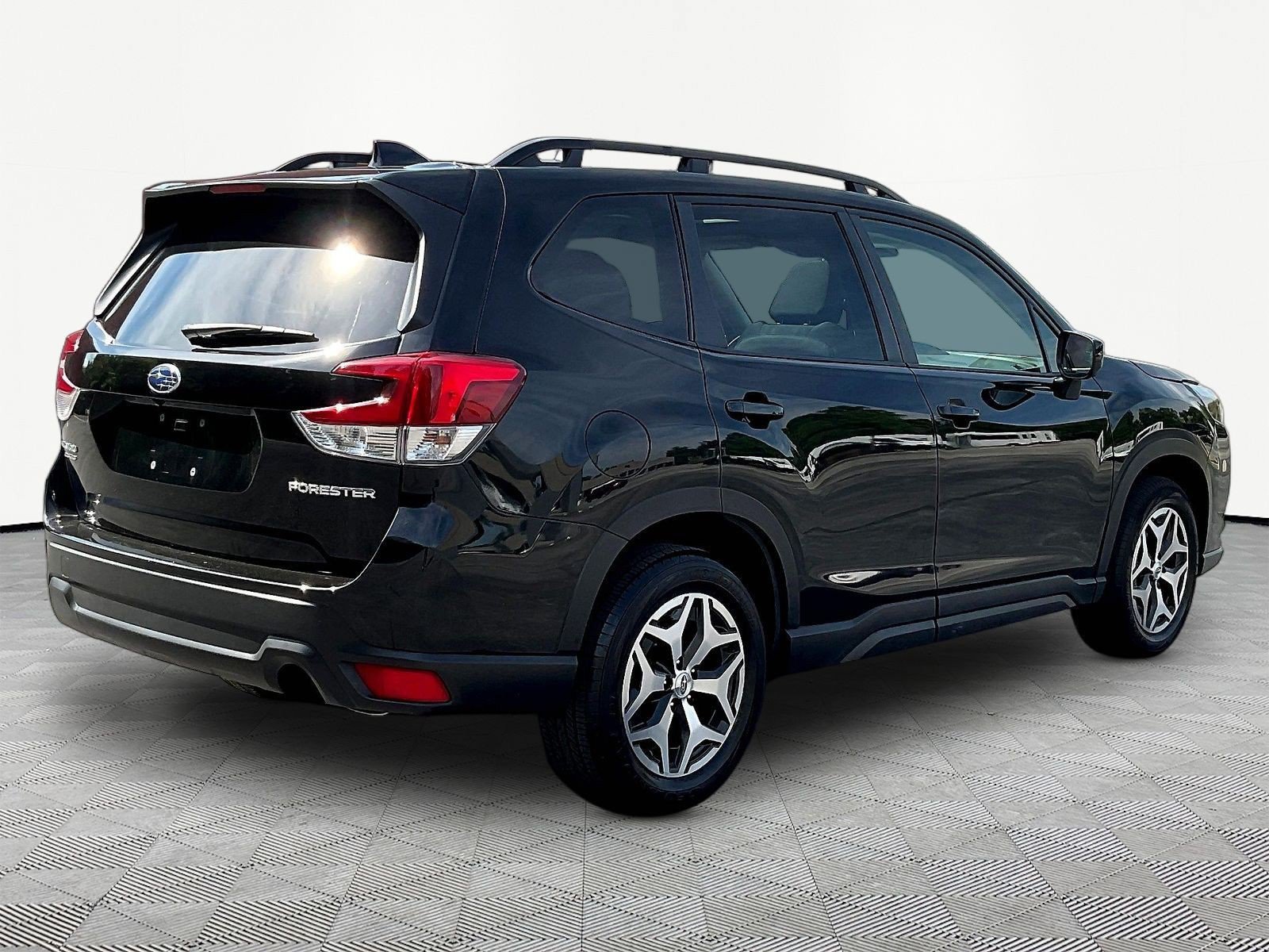 Used 2024 Subaru Forester Premium AWD/4WD image 5