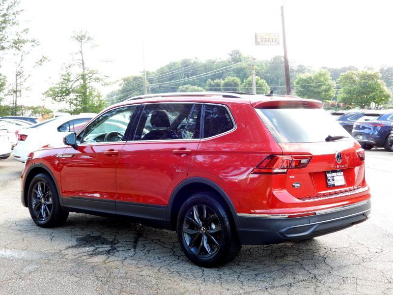 Used 2023 Volkswagen Tiguan SE w/ Panoramic Sunroof Package image 16
