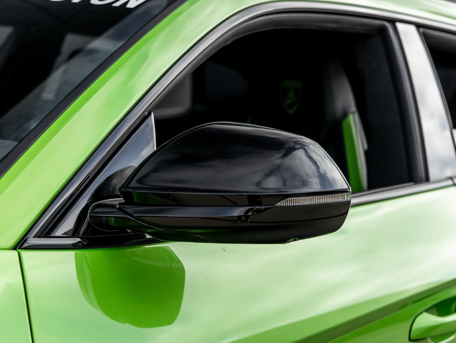 Used 2025 Lamborghini Urus SE image 16