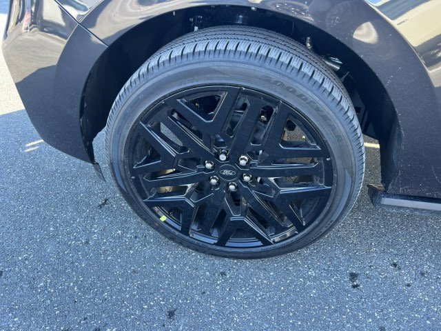 New 2026 Ford Expedition Max Platinum w/ Stealth Performance Package image 32