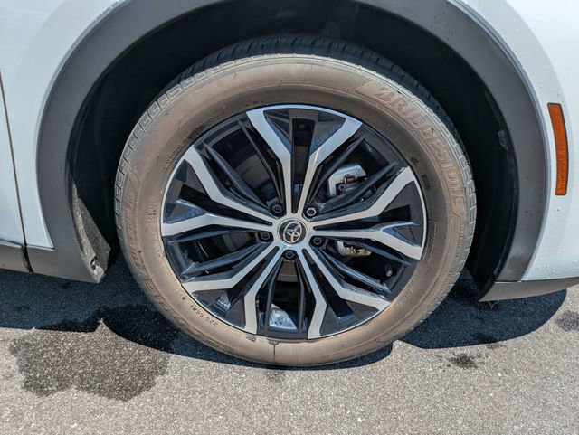 Used 2024 Toyota Crown XLE image 11