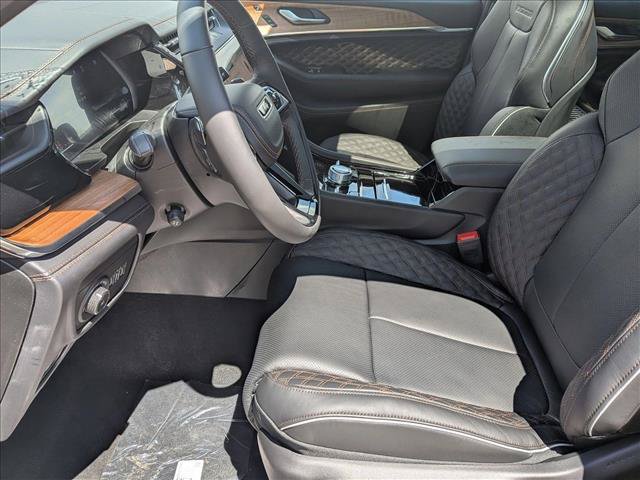 New 2026 Jeep Grand Cherokee Summit AWD/4WD image 4