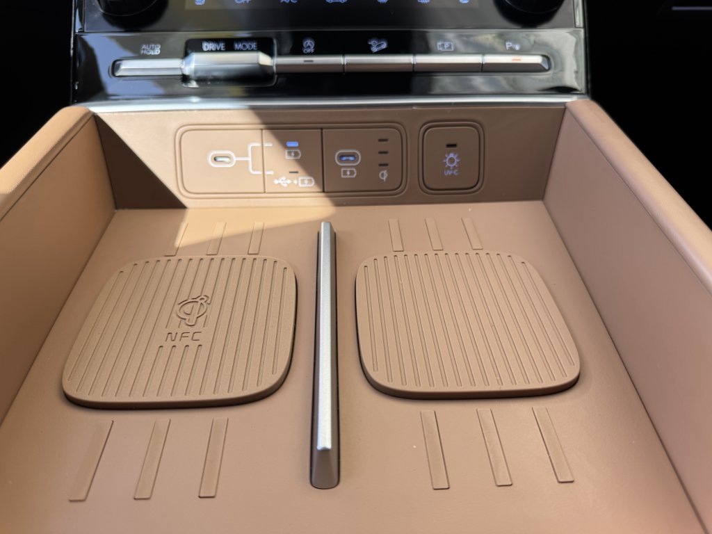 Used 2024 Hyundai Santa Fe Limited image 24