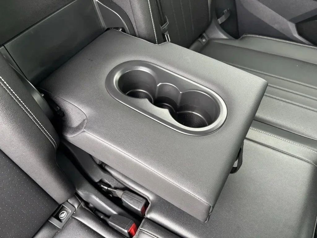 Used 2024 Volkswagen Tiguan SE R-Line image 28