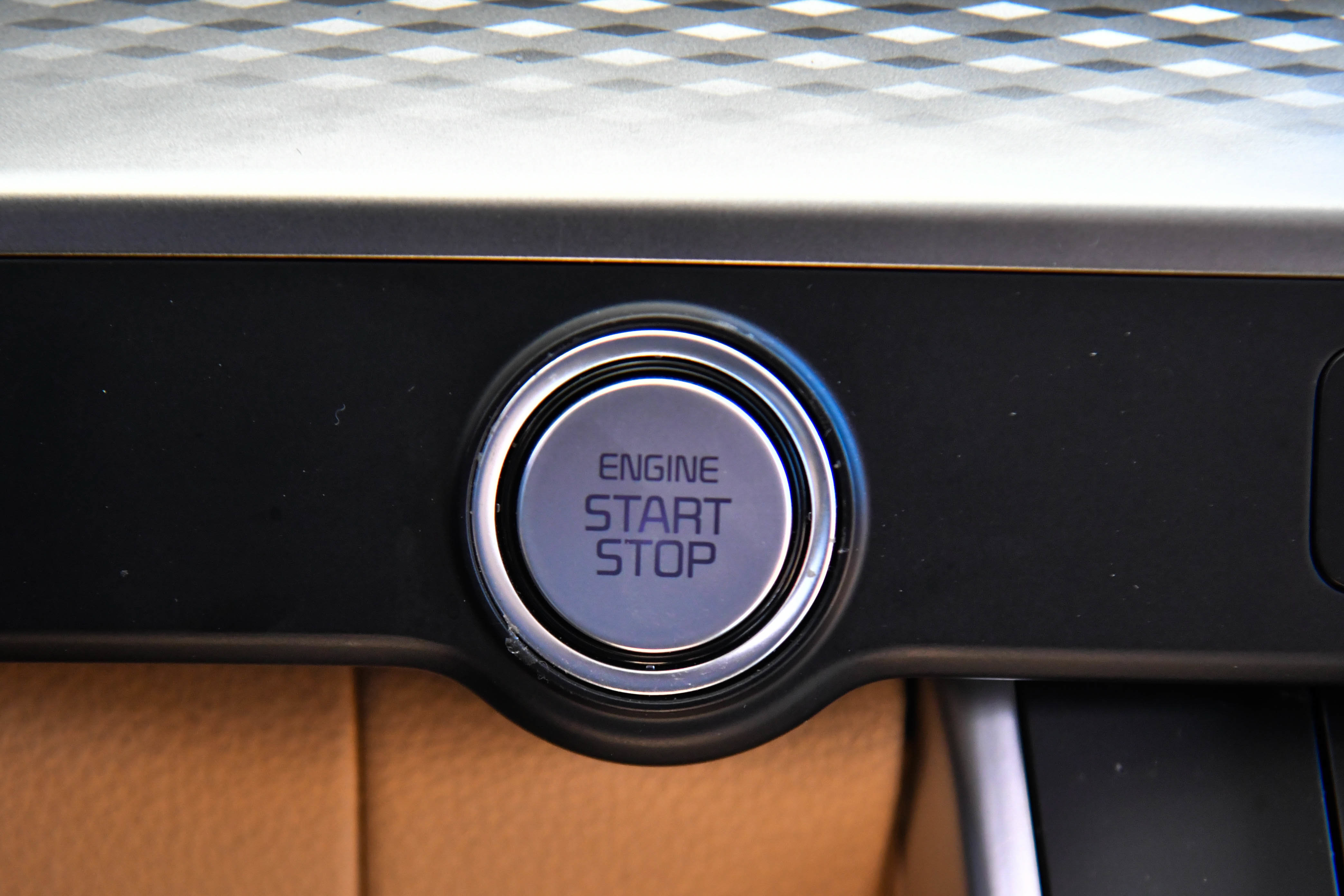 Used 2022 Kia Carnival LX FWD image 27