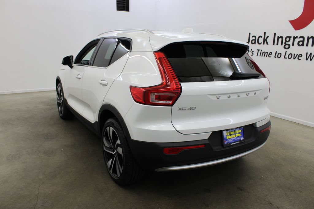 Used 2024 Volvo XC40 B5 Plus w/ Protection Package AWD/4WD image 3