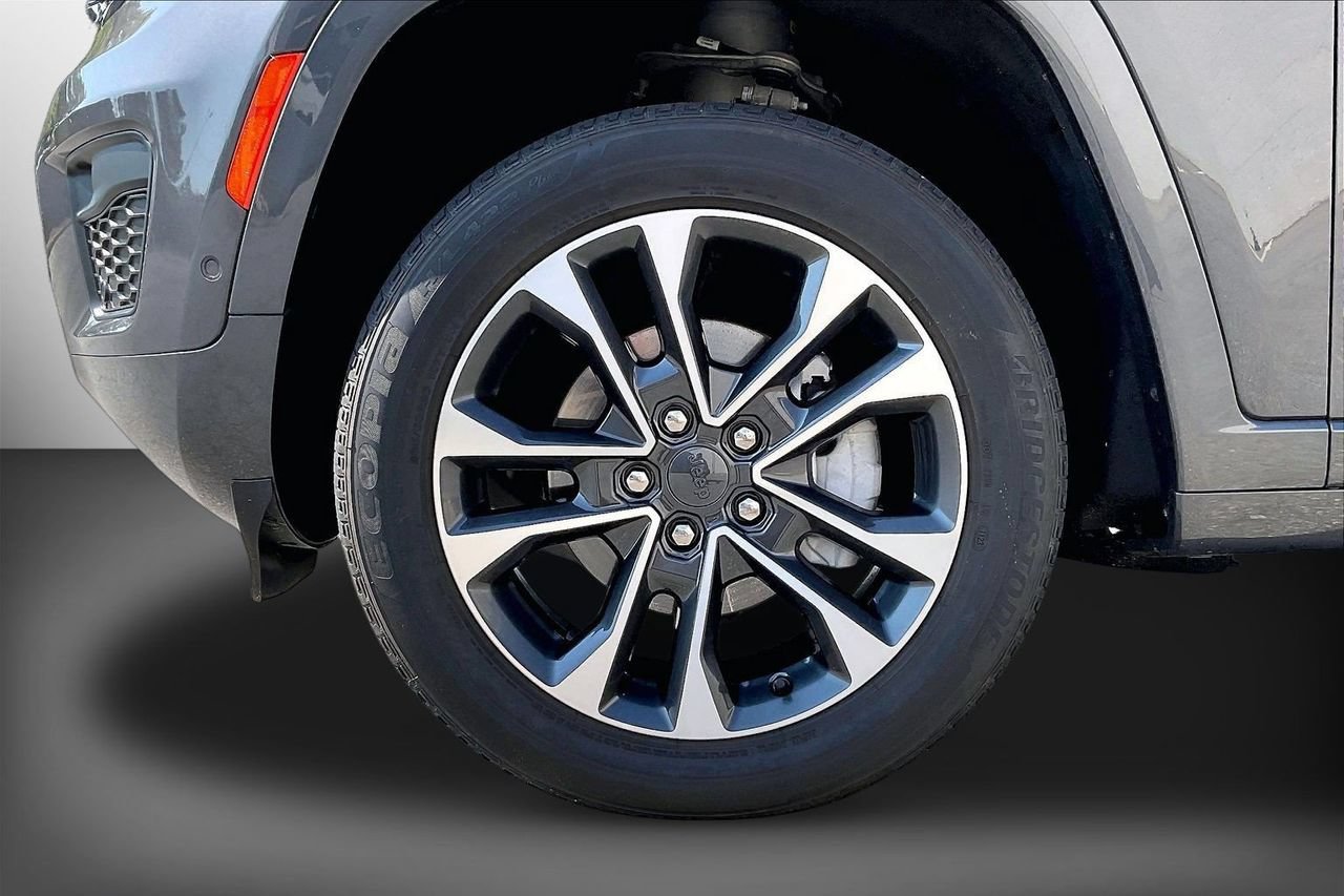 Certified 2023 Jeep Grand Cherokee Overland AWD/4WD image 34