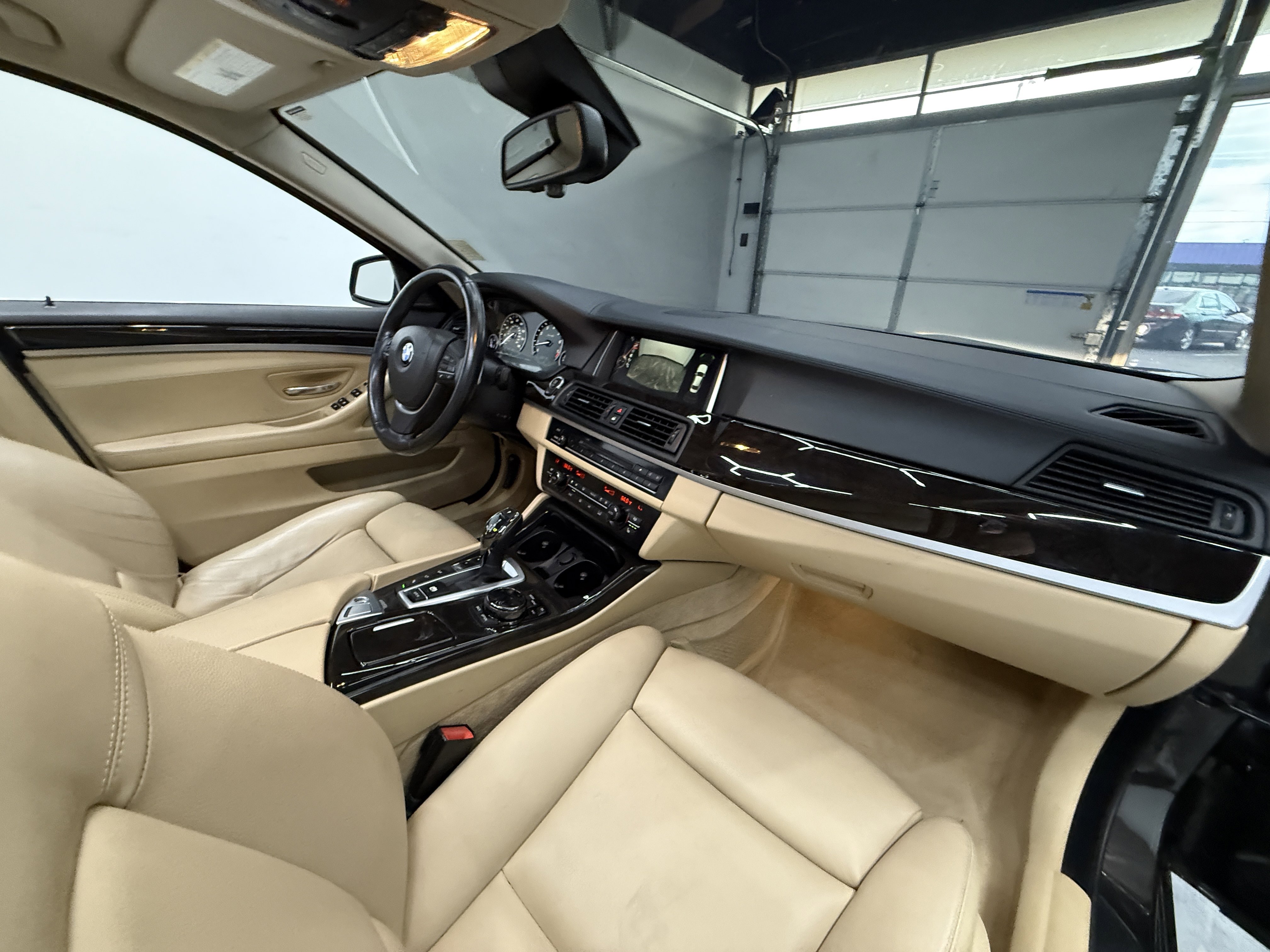 Used 2015 BMW 550i xDrive Sedan image 24