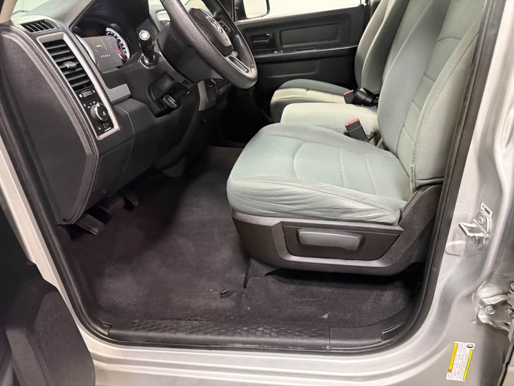 Used 2017 RAM 1500 Express RWD image 59