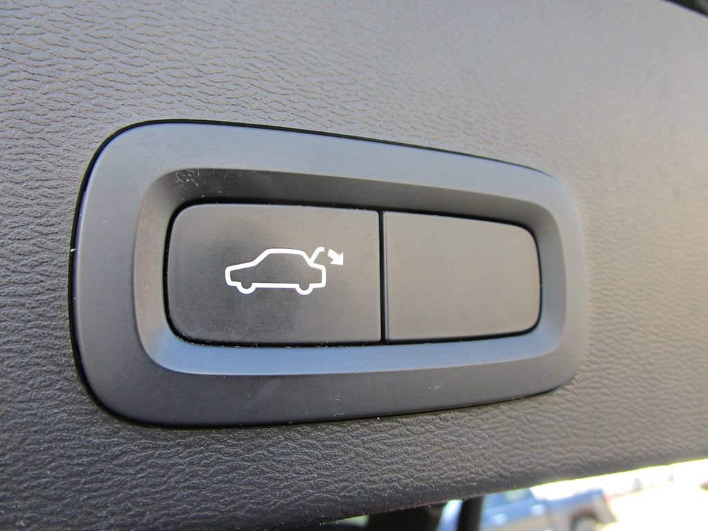 Used 2022 Volvo XC40 T5 Momentum AWD/4WD image 15