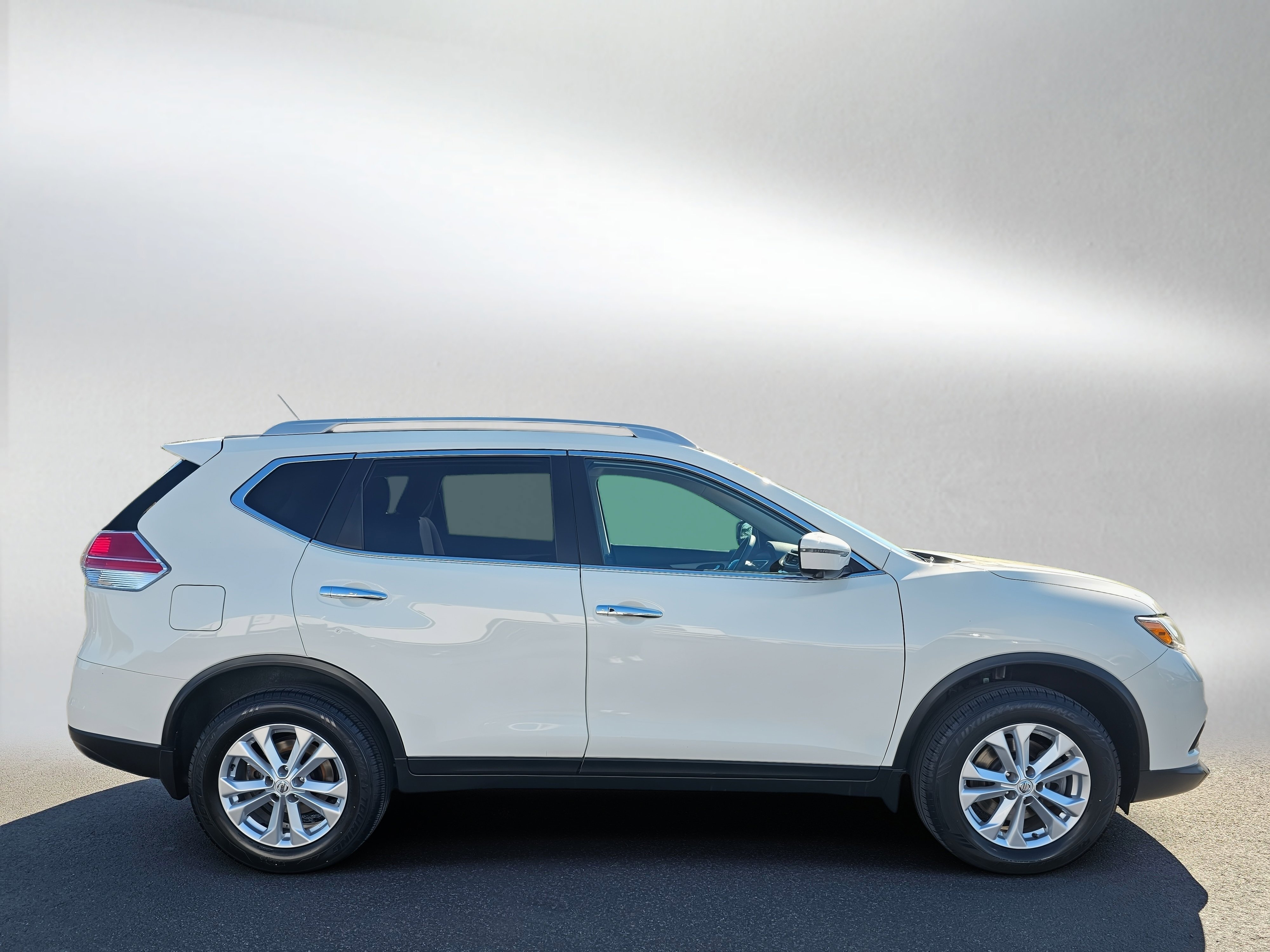 Used 2016 Nissan Rogue SV w/ SV Premium Package AWD/4WD image 6
