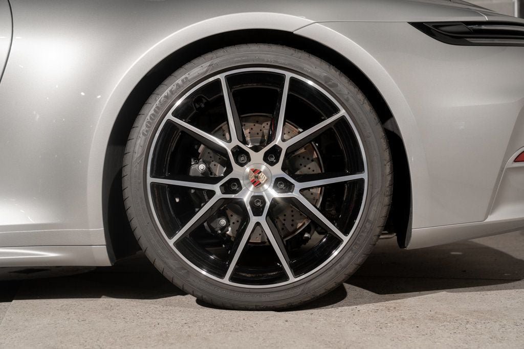 Used 2025 Porsche 911 Carrera T RWD image 14